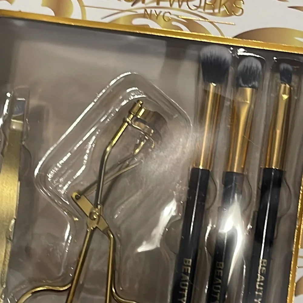 New Beautyworks 5 piece glamour all in one eye kit
